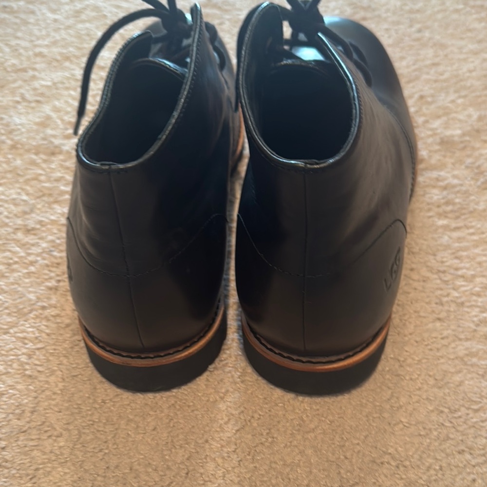 UGG Classic Black Leather Men's Shoes - Picture 5 of 10